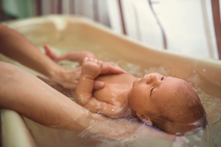 How to Bathe Baby After a Blowout (And Other Messy Disasters!)