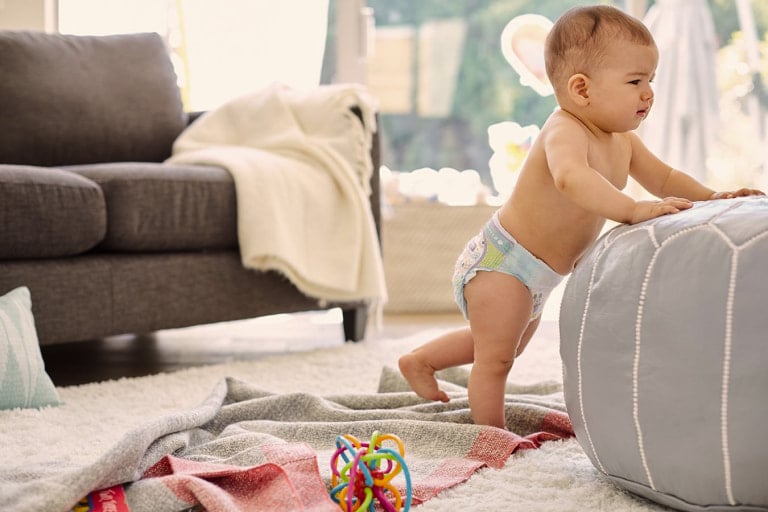 F0446_Parenting _Diaper Tips_Lift_Shift